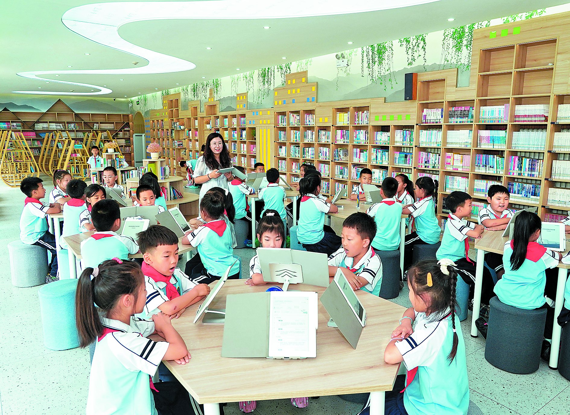 在海港区在水一方小学智慧阅览室