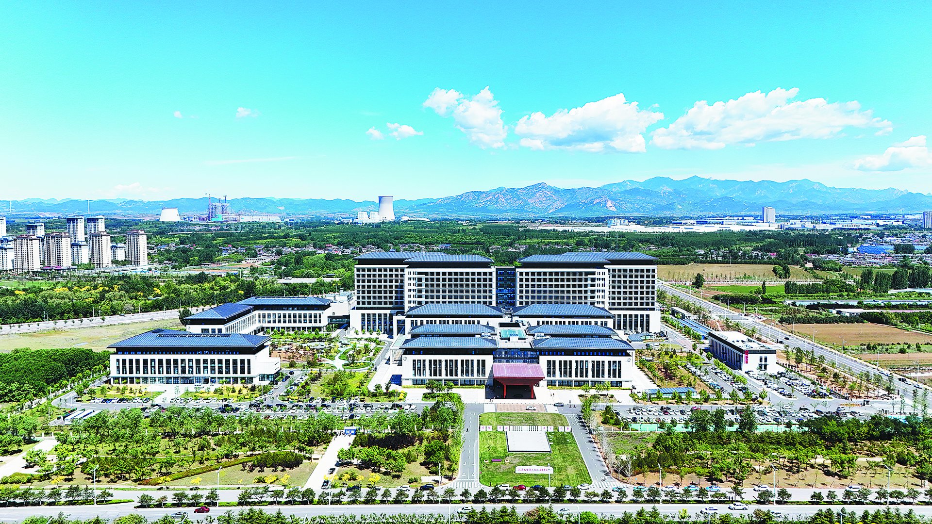 金风科技秦皇岛产业基地的生产车间在加